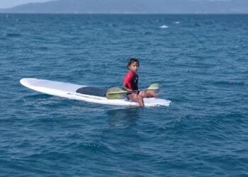 Video: niña queda a la deriva a más de un kilómetro de la costa en La Paz