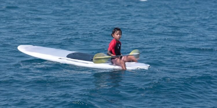 Video: niña queda a la deriva a más de un kilómetro de la costa en La Paz