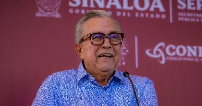 Aislado dentro de la 4T, Rocha Moya se separa otra vez de la gubernatura