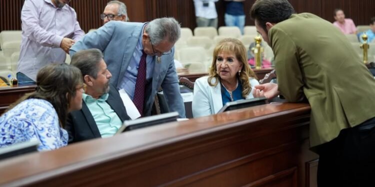 Congreso de Sinaloa abre debate sobre otra ausencia del gobernador Rubén Rocha Moya