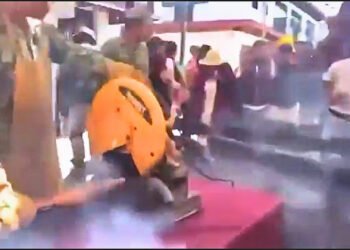 VIDEO: Iban a destruir un arma hechiza y terminó disparándose; hay cuatro heridos