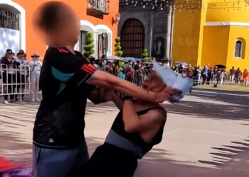 ¡Indignación en Huamantla! Video muestra cómo derriban a un adulto mayor cuando estaba por llegar a la meta