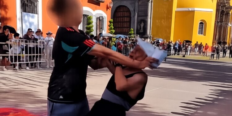 ¡Indignación en Huamantla! Video muestra cómo derriban a un adulto mayor cuando estaba por llegar a la meta