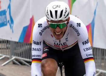 ¡Va por todo! Isaac del Toro sigue segundo y acecha el liderato en Alemania
