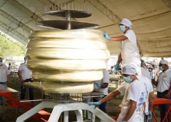 ¡Chiapas destrona a Oaxaca! Recupera Récord Guinness con la bola de quesillo más grande del mundo