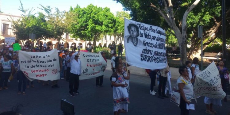 ¡“La tierra no se vende”! Pueblos mayas toman las calles de Mérida contra el despojo
