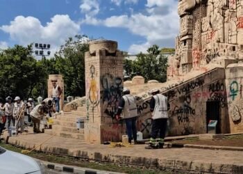 Adiós a las pintas: usarán láser para limpiar el Monumento a la Patria