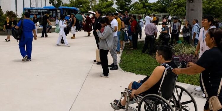 Evacúan de emergencia el nuevo O’Horán por olor a gas; pacientes salen del hospital