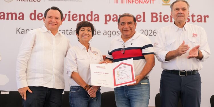 ¡De pagar renta a estrenar casa! 208 familias reciben las llaves de su hogar en Kanasín