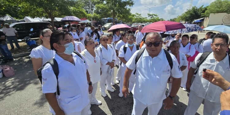 Personal del hospital O'Horán Mérida