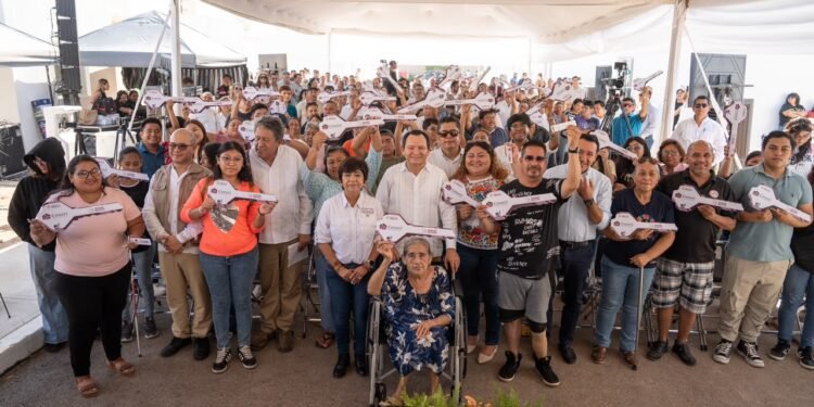 Yucatán impulsa construcción de miles de viviendas para familias