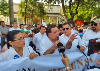 Protesta taurina y animalista eleva la tensión en el Monumento a la Patria