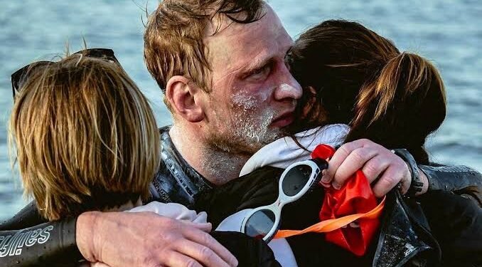 Una travesía histórica: polaco cruza el mar Báltico tras 55 horas en el agua