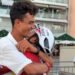 ¡Dos mexicanos en la meta! Isaac del Toro recibe a Romina Hinojosa tras hacer historia y completar el Tour de Francia femenil