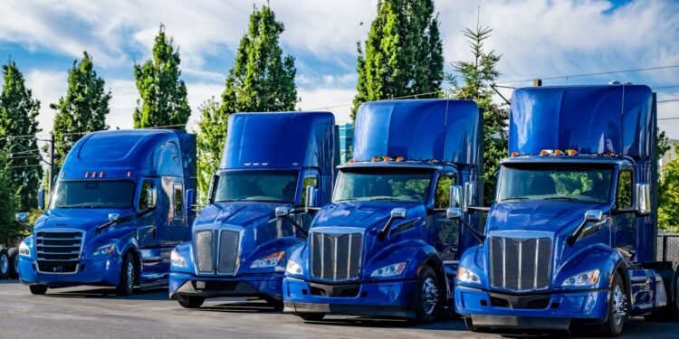 Camiones hechos en México aceleran; exportación de vehículos pesados se dispara 66.7% en julio