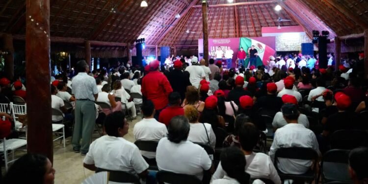 Rafa Marín reivindica la soberanía de México durante asamblea en Playa del Carmen