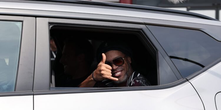 ¿Te imaginas verlo otra vez? Ronaldinho regresa al fútbol profesional