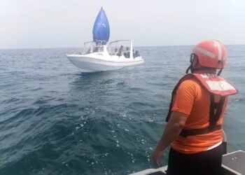 ¡Alerta en el mar! Así rescató la Marina a 16 migrantes frente a Progreso
