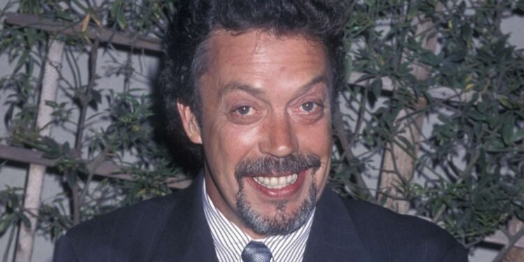 Muere a los 80 años Tim Curry, el icónico actor que dio vida a Pennywise y al cine de culto