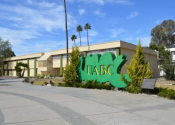 “Hay una bomba”: mensaje en baño desata operativo en la UABC de Tijuana