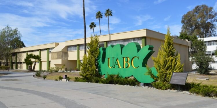 “Hay una bomba”: mensaje en baño desata operativo en la UABC de Tijuana