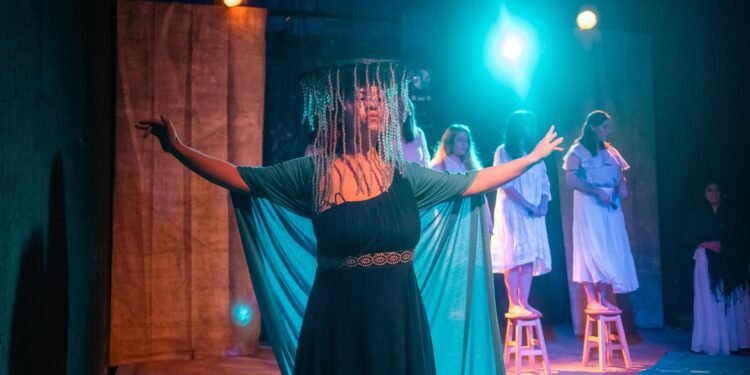 ¿Siempre has querido aprender teatro, pintura o cine? UNAY tiene un curso para ti