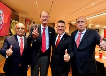 Fox busca unir a la oposición y Morena responde: “Quieren recuperar privilegios”