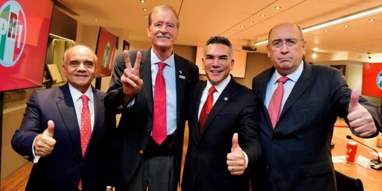 Fox busca unir a la oposición y Morena responde: “Quieren recuperar privilegios”