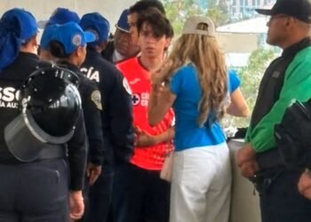 Polémica en el Banorte: seguridad impide paso a Santiago Domínguez