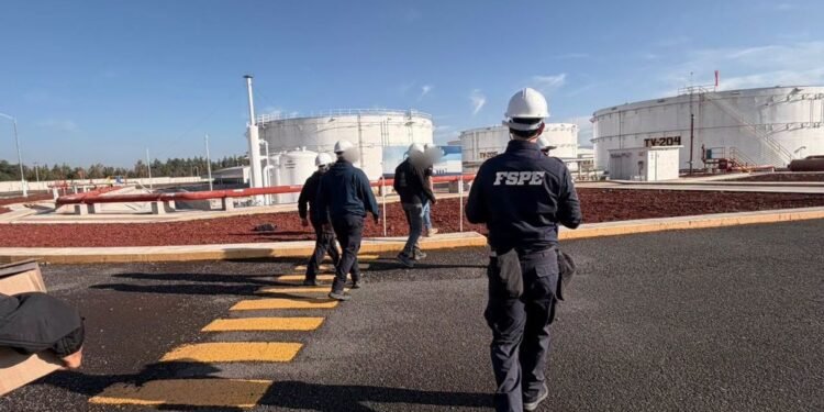 ¿Era huachicol? Surgen dudas sobre los 59 millones de litros asegurados en Guanajuato