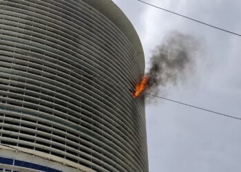 ¡Alarma en Periférico Norte! Incendio en Torre Orión obliga a evacuar a 150 personas
