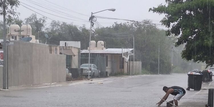 Onda tropical 37 golpea Mérida con lluvias, viento e inundaciones