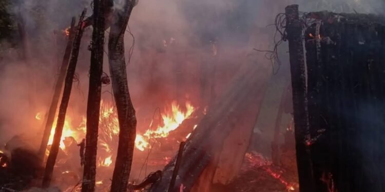 ¿Incendio provocado en Maxcanú? Sale de su casa y minutos después queda envuelta en llamas
