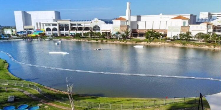 Ameba “come cerebros”: vigilan a 242 personas tras contacto con lago artificial