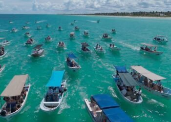 Antes de zarpar, encomiendan su vida al mar: la tradición que une a pescadores de El Cuyo