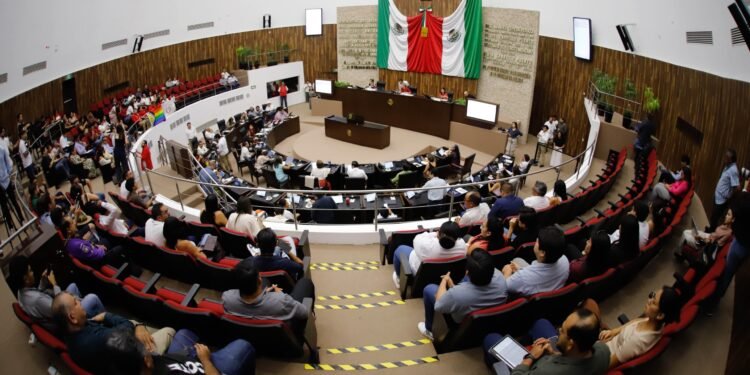 Congreso de Yucatán avala renunciar a otra nacionalidad para aspirar a la Presidencia