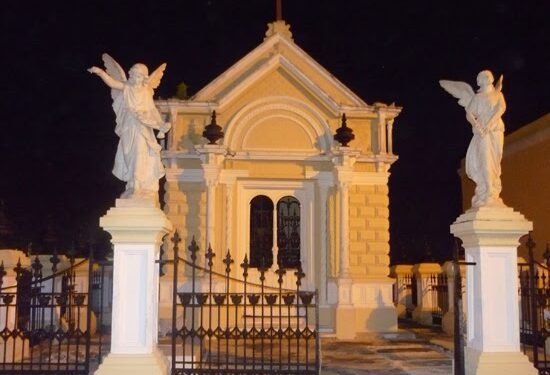 Poda, pintura y limpieza: cementerios de Mérida se alistan para el Día de Muertos