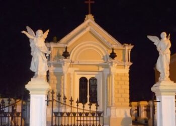 Poda, pintura y limpieza: cementerios de Mérida se alistan para el Día de Muertos