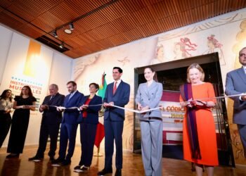 Tras casi dos siglos en Francia, el Códice Azcatitlan vuelve a casa