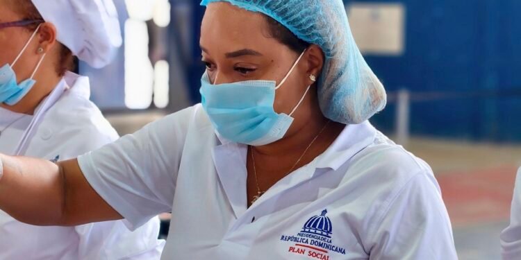 Más ingreso, misma brecha: mujeres siguen ganando hasta 2 mil 500 pesos menos