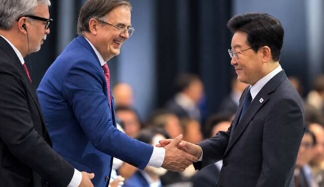 Siete acuerdos y 400 empresarios: México y Corea aceleran su agenda de negocios