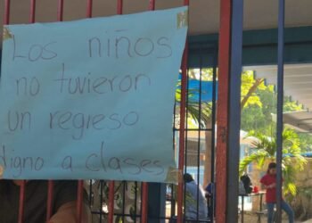 ¡A clases, pero sin agua ni luz! Cuatro escuelas enfrentan fallas