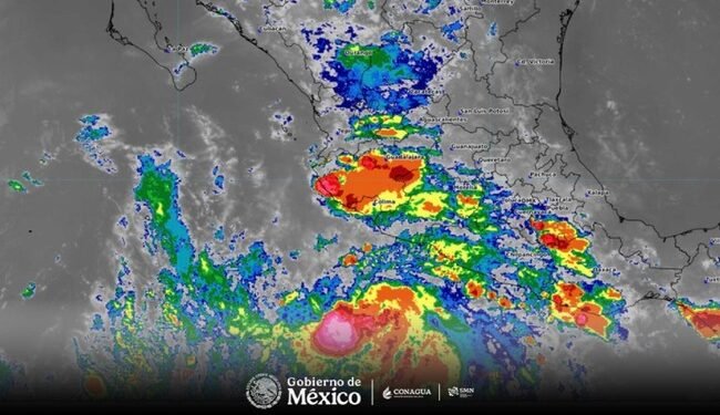 Polo no se mueve y mantiene en alerta al Pacífico mexicano
