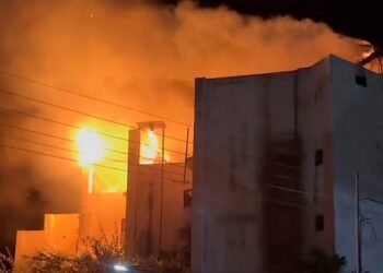 ¡Madrugada de terror en Río Lagartos! Incendio arrasa palapas de un hotel