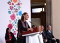 Trump pone la bandera de EU sobre México y Sheinbaum contesta