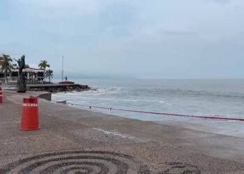 Huracán Simón baja a categoría 2; reportan cierre de nueve puertos del Pacífico