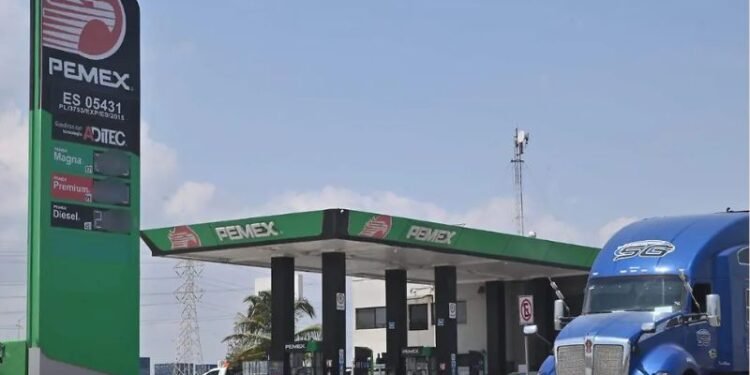 ¿Dónde cargas diésel? Profeco detecta diferencias de hasta $152 por 50 litros