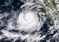 Huracán Rachel cierra puertos del Pacífico y amenaza con subir a categoría 3