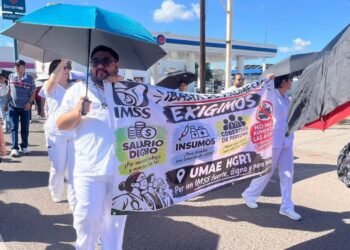 Trabajadores del IMSS protestan: exigen insumos y mejores condiciones laborales