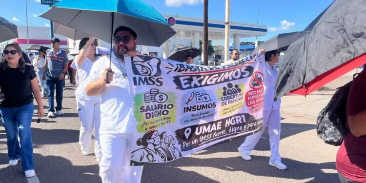 Trabajadores del IMSS protestan: exigen insumos y mejores condiciones laborales